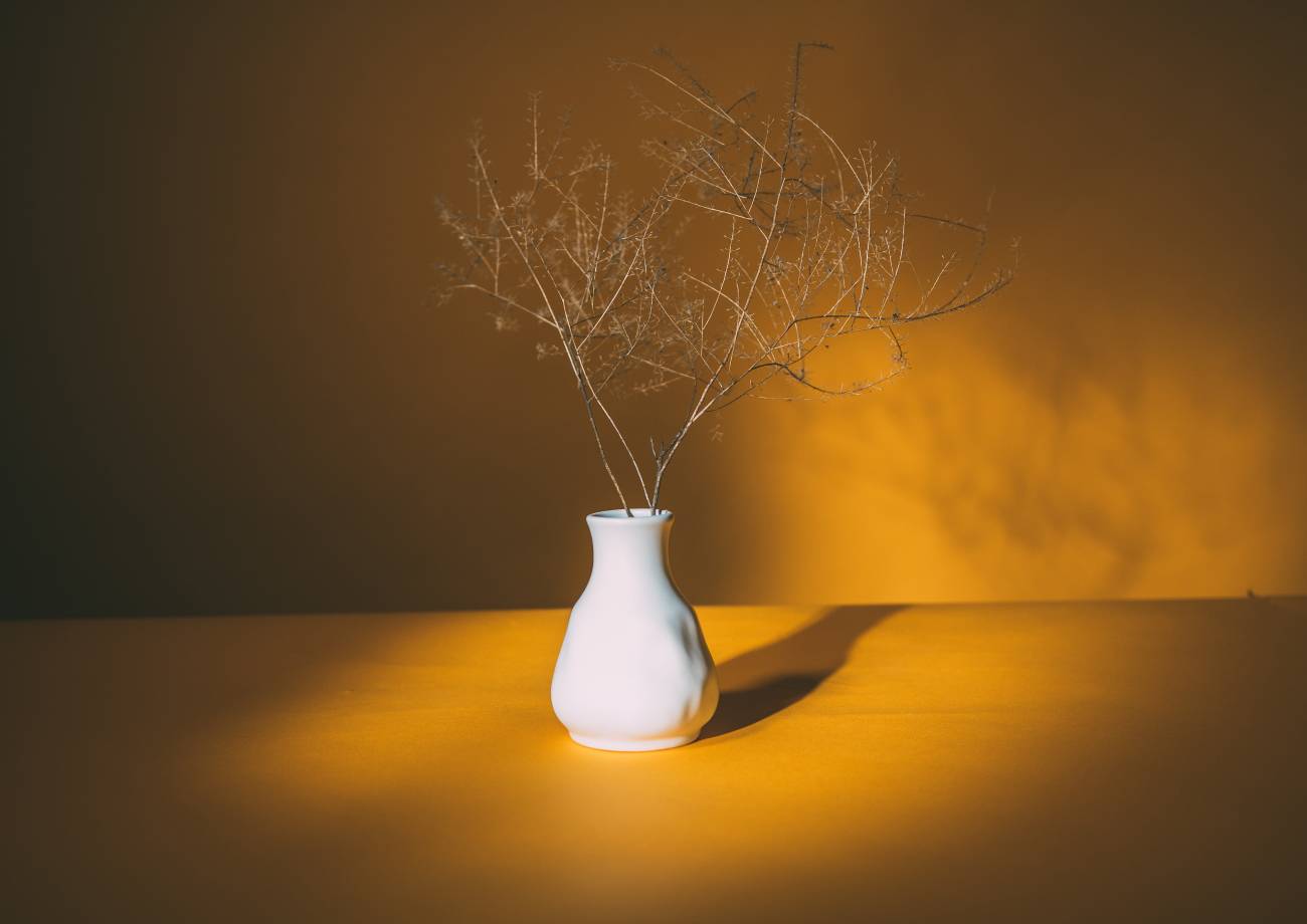 How to decorate with vases